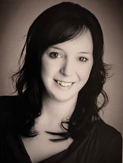 Karina Moos - Bestattungsfachkraft, Trauerbegleitung Karina Moos - Bestattungsfachkraft, Trauerbegleitung