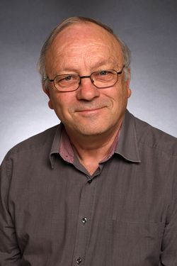 Franz-Josef Traut - Bestattungsfachkraft | Aufbahrung, Dekoration, Leitung und Durchführung von Beerdigungen Einbettung und Überführung von Verstorbenen Hygienische Versorgung Grabherstellung einschl. Aushub und Verfüllung Umbettungen Herstellung von Franz-Josef Traut - Bestattungsfachkraft | Aufbahrung, Dekoration, Leitung und Durchführung von Beerdigungen Einbettung und Überführung von Verstorbenen Hygienische Versorgung Grabherstellung einschl. Aushub und Verfüllung Umbettungen Herstellung von Grabkreuzen beschäftigt seit 01.11.1997